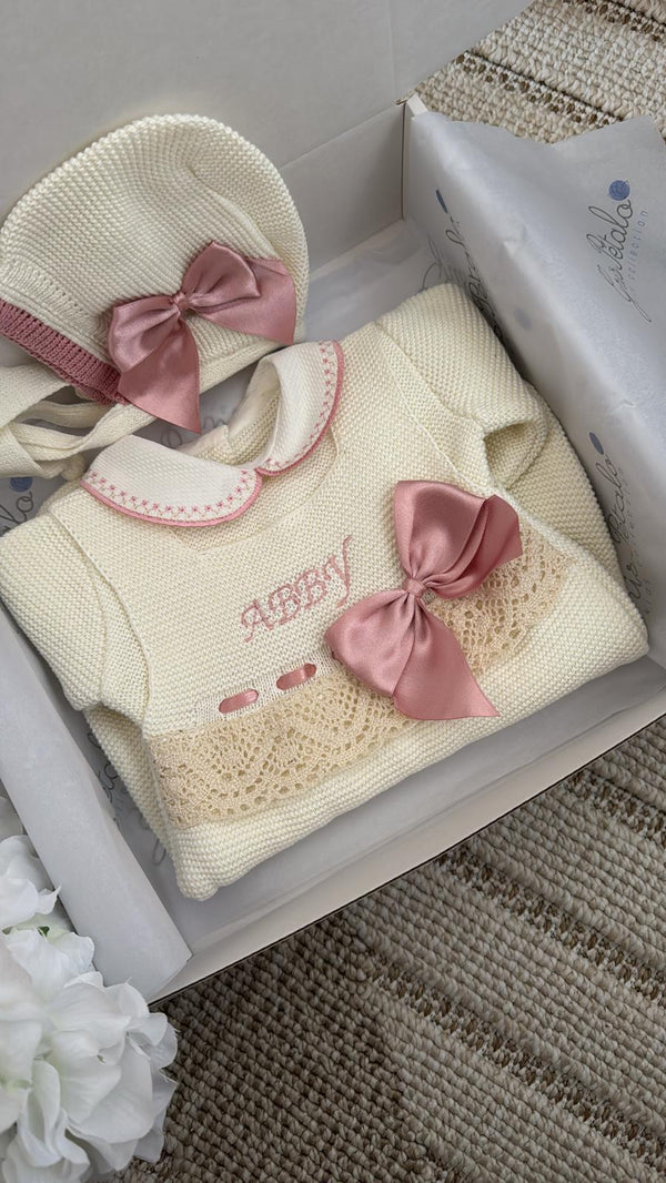 Delicate Skirt Like Lace Details Knit Set in Ivory and Old Pink