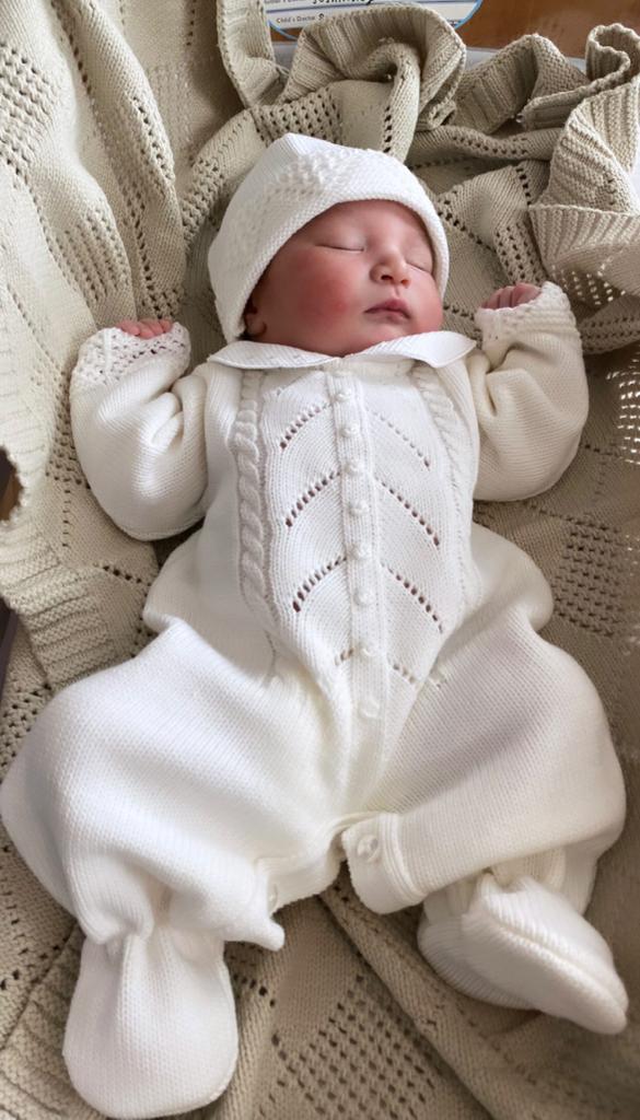 Delicate Openwork Espiga Patern With Peter Pan Collar in White